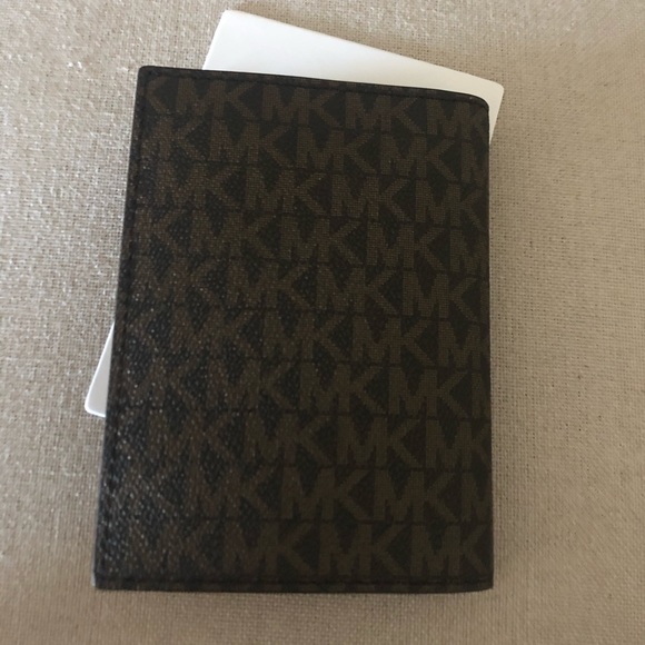 NEW MK Bedford Medium Logo Stripe Passport Wallet - Picture 3 of 3